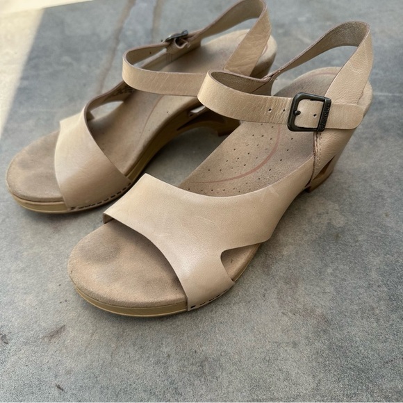 Dansko Tasha Leather Sandals in Natural Nude Size EU 39 US 8.5-9 EUC - Picture 1 of 11